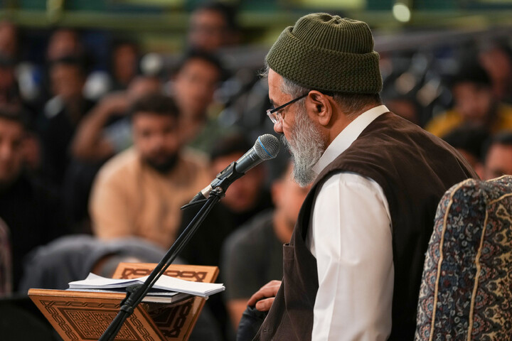 تصاویر/  مناجات خوانی محمود کریمی در حرم مطهر رضوی