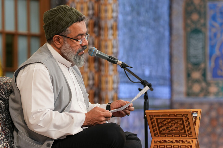 تصاویر/  مناجات خوانی محمود کریمی در حرم مطهر رضوی