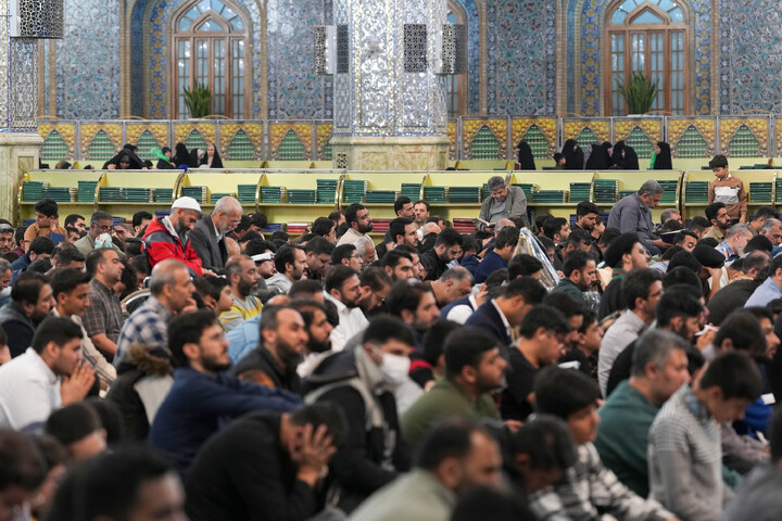 تصاویر/  مناجات خوانی محمود کریمی در حرم مطهر رضوی