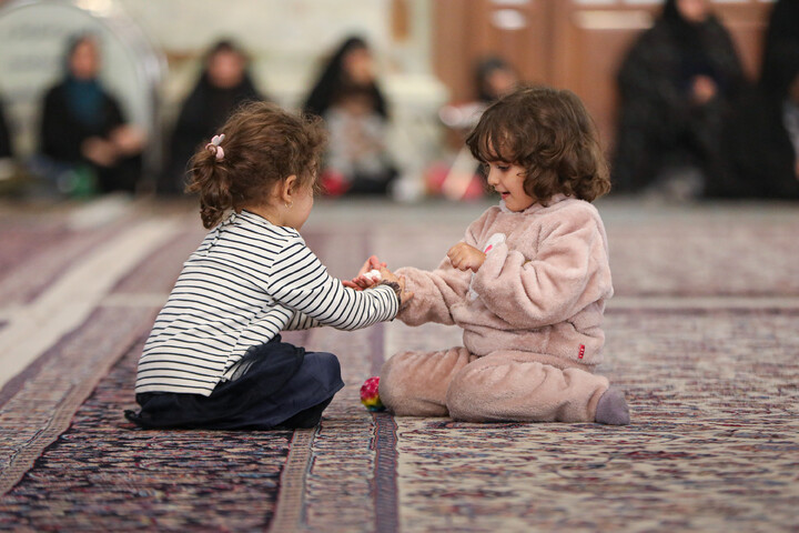 تصاویر/  مناجات خوانی محمود کریمی در حرم مطهر رضوی