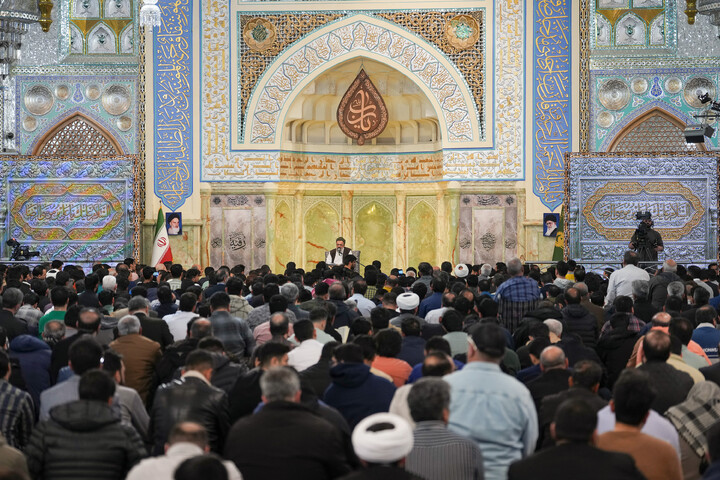 تصاویر/  مناجات خوانی محمود کریمی در حرم مطهر رضوی