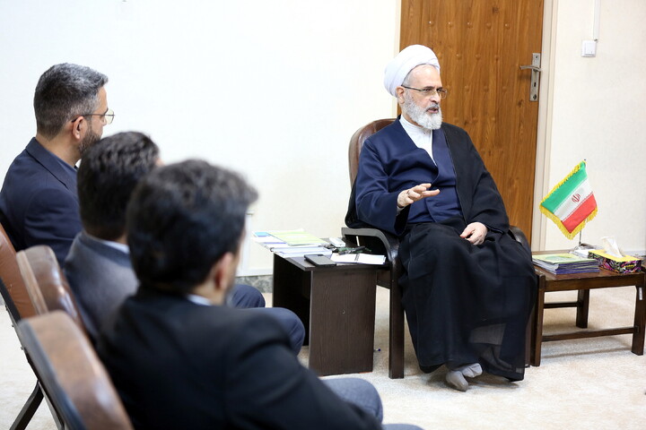 تصاویر/ دیدار اعضای شورای اتاق اصناف و اتحادیه ها قم با آیت الله اعرافی