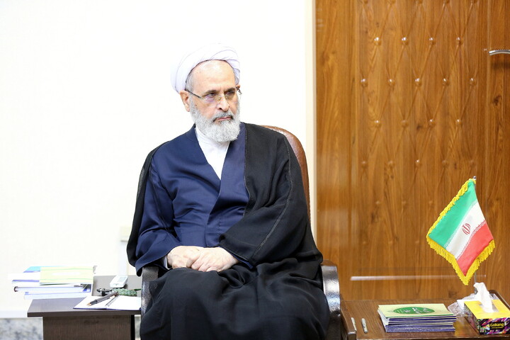 تصاویر/ دیدار اعضای شورای اتاق اصناف و اتحادیه ها قم با آیت الله اعرافی