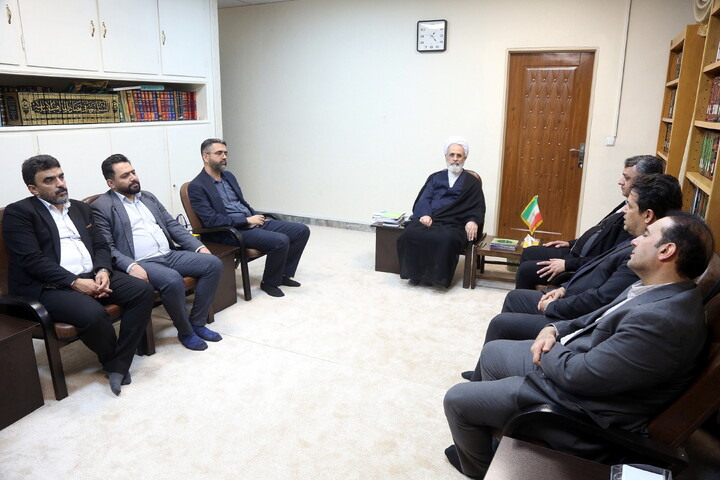 تصاویر/ دیدار اعضای شورای اتاق اصناف و اتحادیه ها قم با آیت الله اعرافی