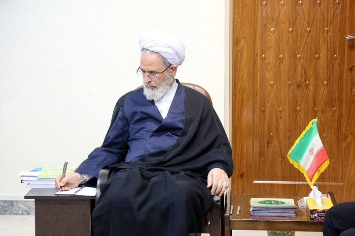 تصاویر/ دیدار اعضای شورای اتاق اصناف و اتحادیه ها قم با آیت الله اعرافی