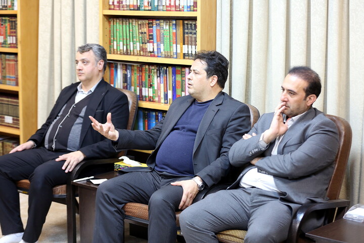 تصاویر/ دیدار اعضای شورای اتاق اصناف و اتحادیه ها قم با آیت الله اعرافی