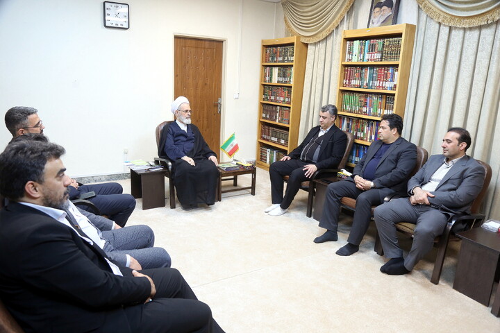 تصاویر/ دیدار اعضای شورای اتاق اصناف و اتحادیه ها قم با آیت الله اعرافی