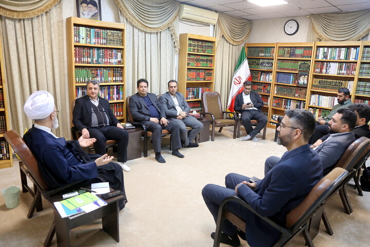 تصاویر/ دیدار اعضای شورای اتاق اصناف و اتحادیه ها قم با آیت الله اعرافی