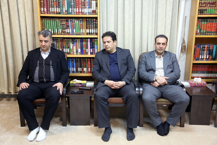 تصاویر/ دیدار اعضای شورای اتاق اصناف و اتحادیه ها قم با آیت الله اعرافی