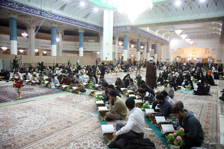 برگزاری آیین ترتیل‌خوانی خانوادگی در حرم مطهر بانوی کرامت