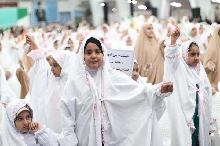 تصاویر| همایش روزه اولی در هفدمین نمایشگاه قرآن بیرجند