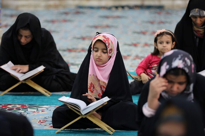 تصاویر/ آیین ترتیل خوانی قرآن کریم در امامزاده سید جعفر(ع) محمد استان یزد