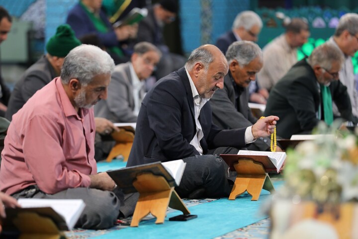 تصاویر/ آیین ترتیل خوانی قرآن کریم در امامزاده سید جعفر(ع) محمد استان یزد