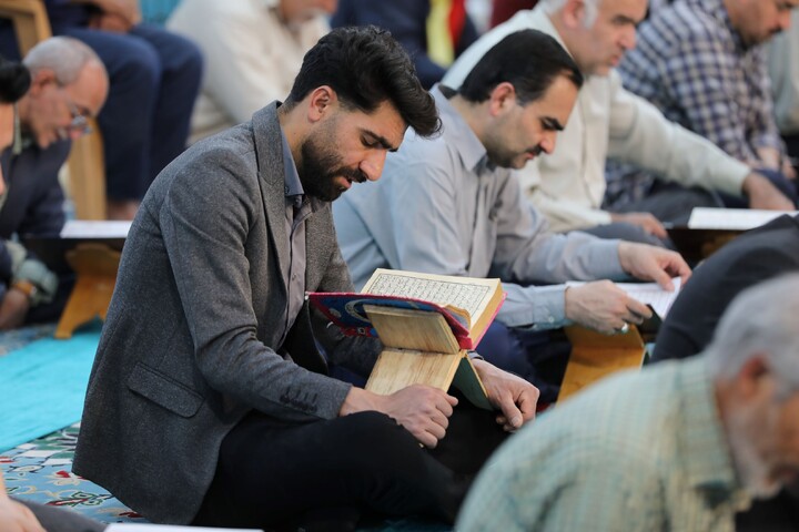 تصاویر/ آیین ترتیل خوانی قرآن کریم در امامزاده سید جعفر(ع) محمد استان یزد