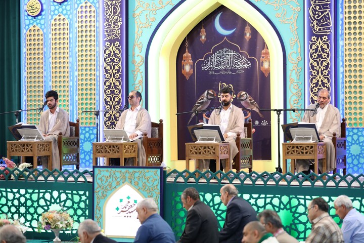 تصاویر/ آیین ترتیل خوانی قرآن کریم در امامزاده سید جعفر(ع) محمد استان یزد