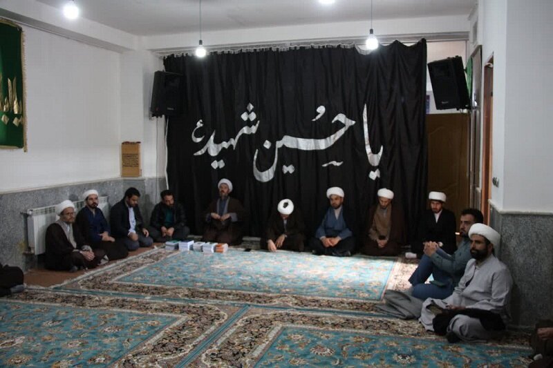 جلسه هم‌اندیشی مبلغین ماه مبارک رمضان در هرسین برگزار شد+تصاویر