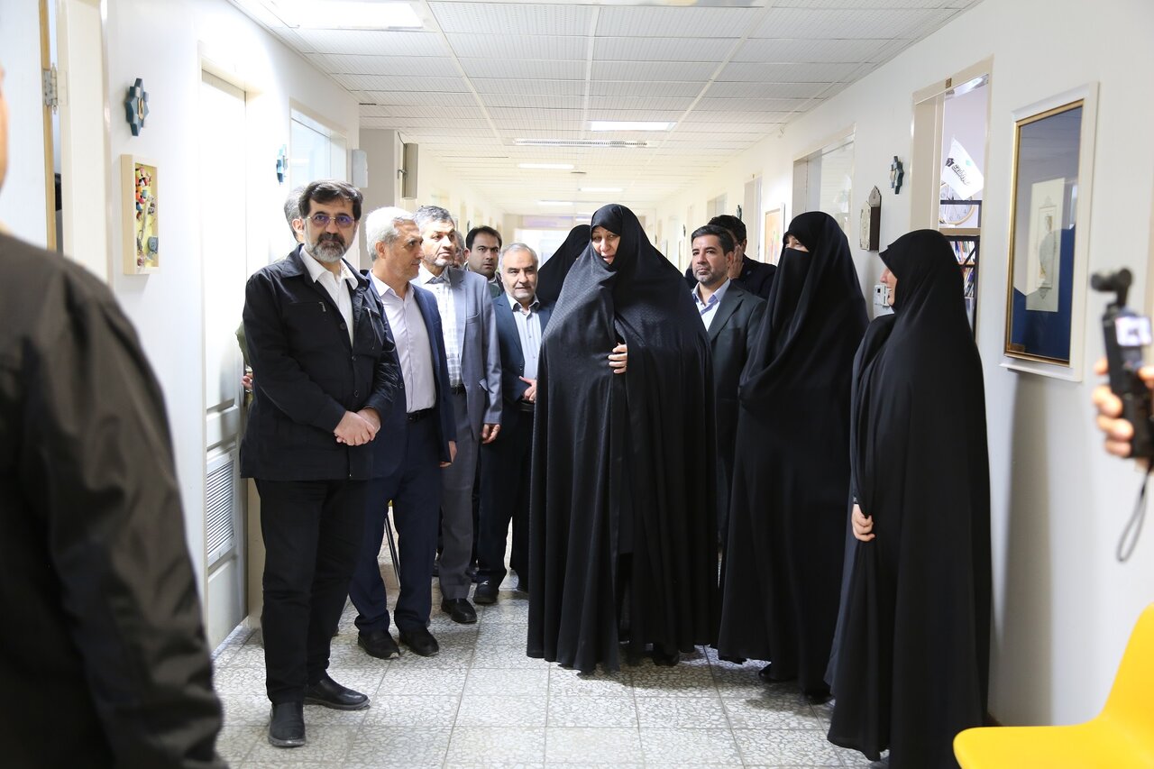 بازدید میدانی استاندار قم از مرکز رشد و آموزش‌های آزاد جامعه الزهرا سلام‌الله‌علیها