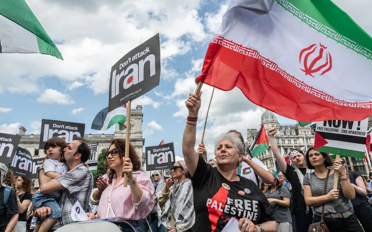 ইরানে মার্কিন হামলায় যুক্তরাজ্যের ঘাঁটি ব্যবহারের পক্ষে নন ৫৮% ব্রিটিশ নাগরিক