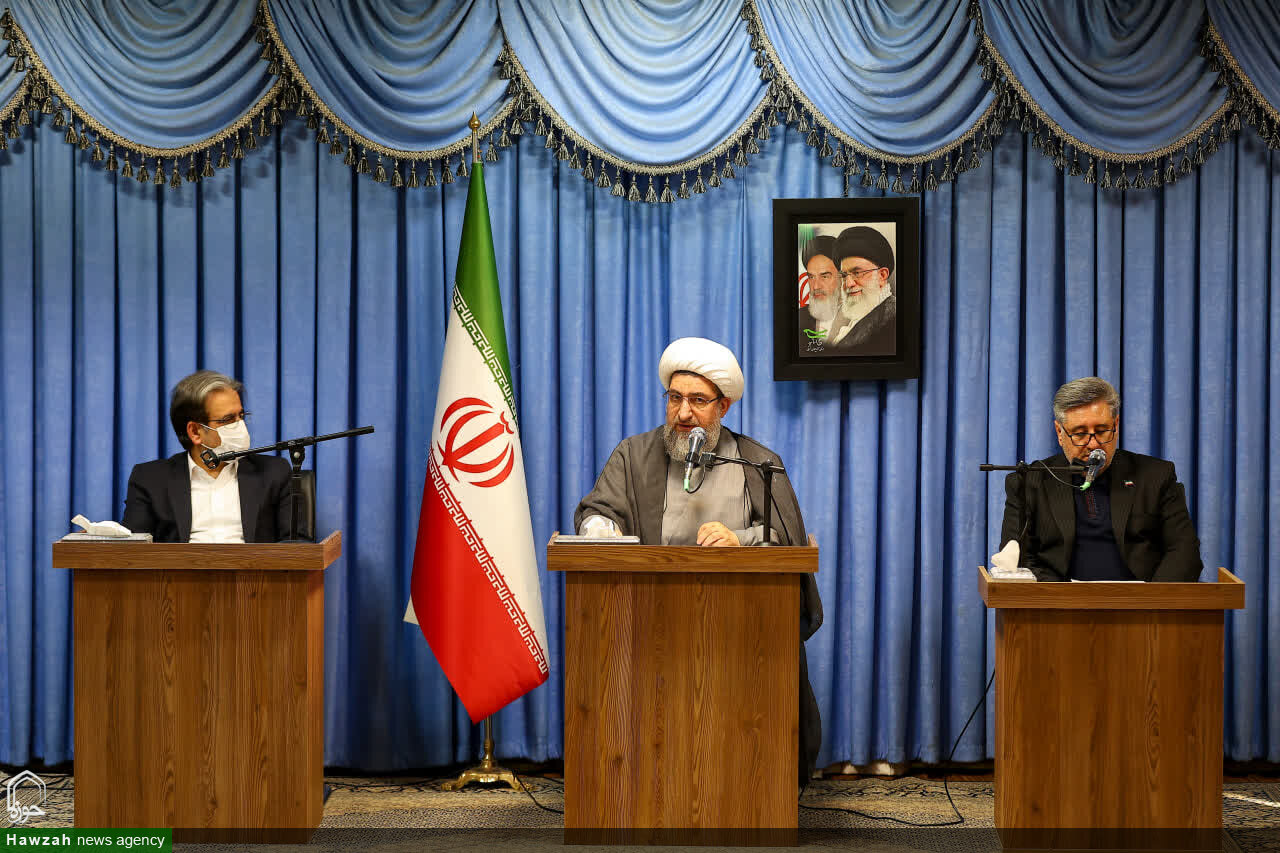 اولویت اصلی مدیران، حل مشکلات جوانان و بهبود معیشت مردم باشد