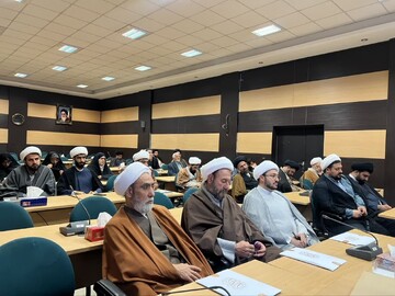 تصاویر/ نشست امام جمعه و شورای تامین شهرستان فیروزکوه با روحانیون و مبلغین مستقر در این شهرستان