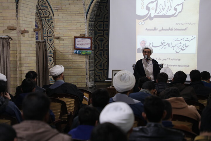 تصاویر| کرسی آزاداندیشی با موضوع «آینده شغلی طلبه»