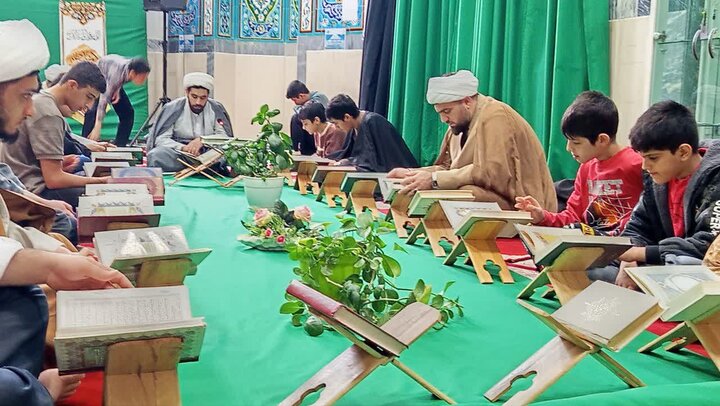 تصاویر/برگراری محفل جزء خوانی قرآن کریم در مدرسه علمیه نورآباد