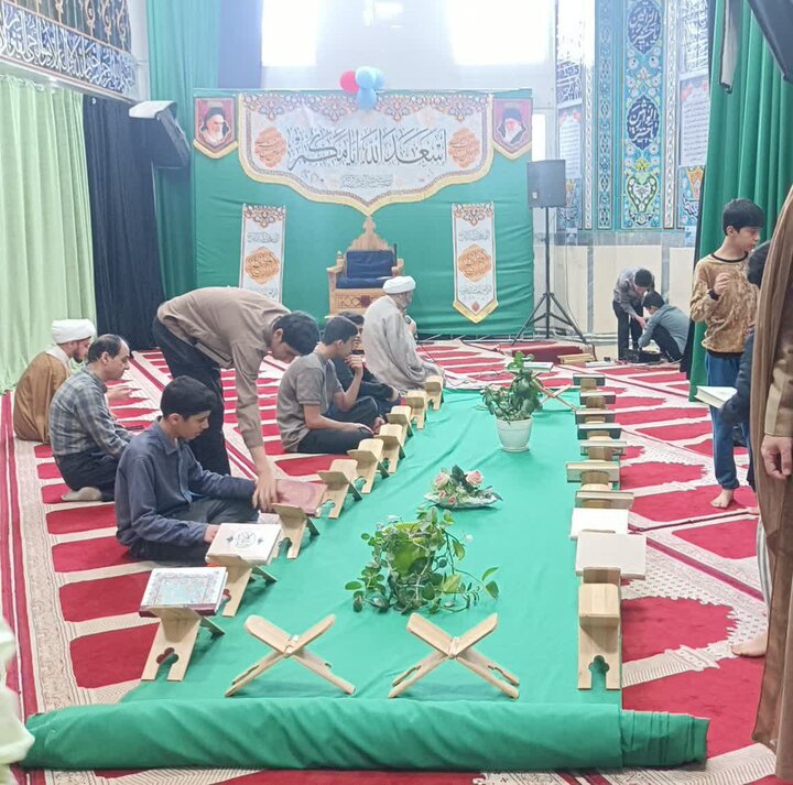 تصاویر/برگراری محفل جزء خوانی قرآن کریم در مدرسه علمیه نورآباد
