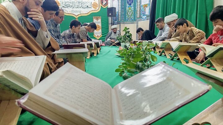 تصاویر/برگراری محفل جزء خوانی قرآن کریم در مدرسه علمیه نورآباد