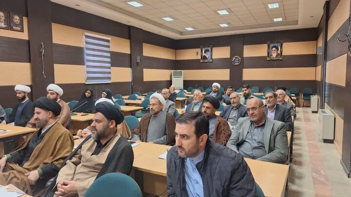 تصاویر/ نشست و هم‌اندیشی امام جمعه و شورای تامین شهرستان فیروزکوه با روحانیون و مبلغین مستقر در این شهرستان