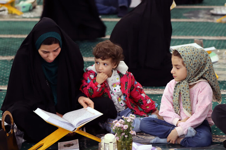 تصاویر / محفل خانوادگی زندگی با آیه‌ها در زنجان