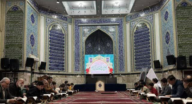 تصاویر/ محفل انس با قرآن در مسجد ولیعصر(عج)