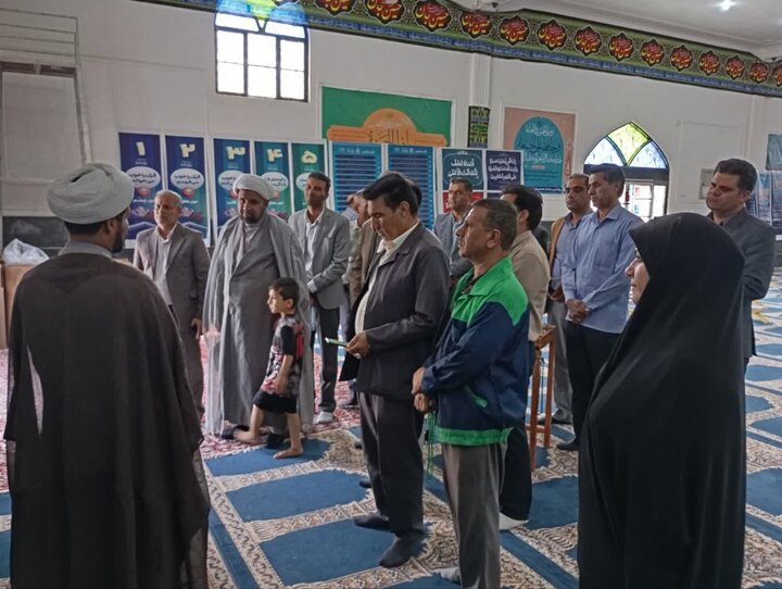 تصاویر/ بازدید مسئولان شهرستان نرماشیر از نمایشگاه «زندگی با آیه‌ها»