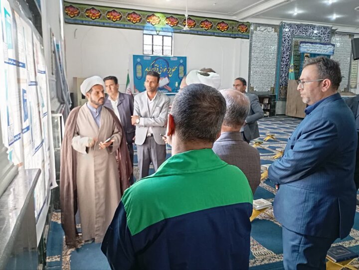 تصاویر/ بازدید مسئولان شهرستان نرماشیر از نمایشگاه «زندگی با آیه‌ها»
