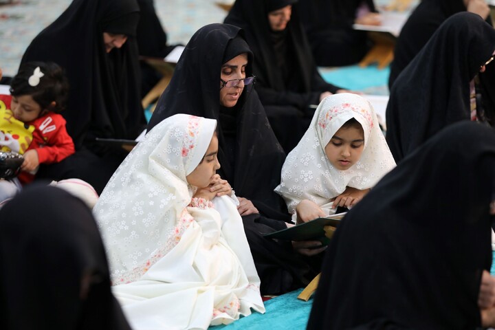 تصاویر/ آیین ترتیل خوانی قرآن کریم در امامزاده سید جعفر(ع) محمد استان یزد