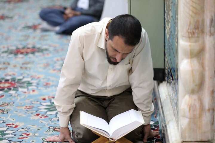 تصاویر/ آیین ترتیل خوانی قرآن کریم در امامزاده سید جعفر(ع) محمد استان یزد