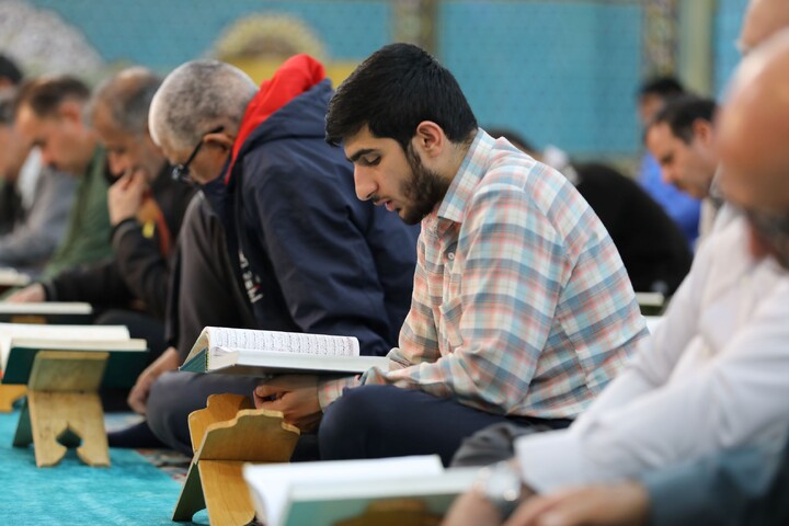 تصاویر/ آیین ترتیل خوانی قرآن کریم در امامزاده سید جعفر(ع) محمد استان یزد