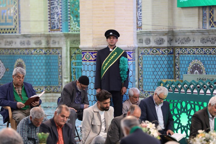 تصاویر/ آیین ترتیل خوانی قرآن کریم در امامزاده سید جعفر(ع) محمد استان یزد