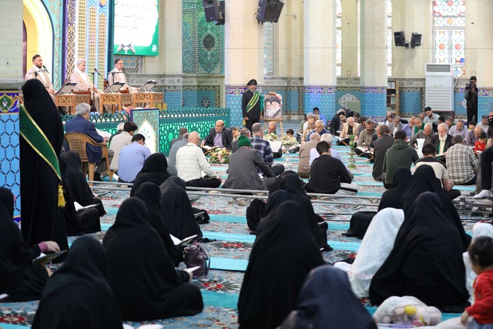 تصاویر/ آیین ترتیل خوانی قرآن کریم در امامزاده سید جعفر(ع) محمد استان یزد