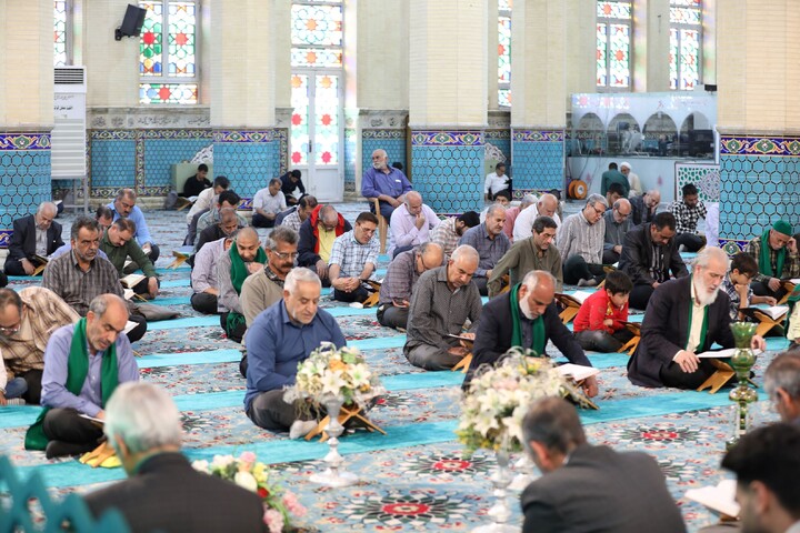 تصاویر/ آیین ترتیل خوانی قرآن کریم در امامزاده سید جعفر(ع) محمد استان یزد