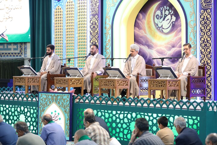 تصاویر/ آیین ترتیل خوانی قرآن کریم در امامزاده سید جعفر(ع) محمد استان یزد