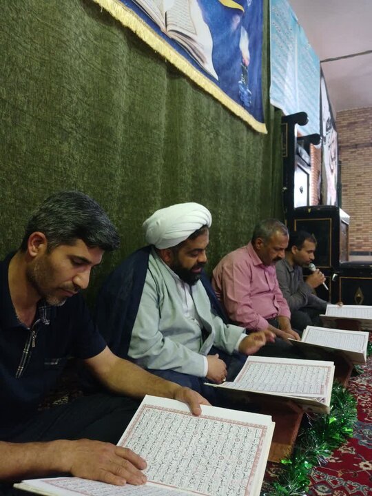 نمازجماعت و افطاری ساده در شهداد