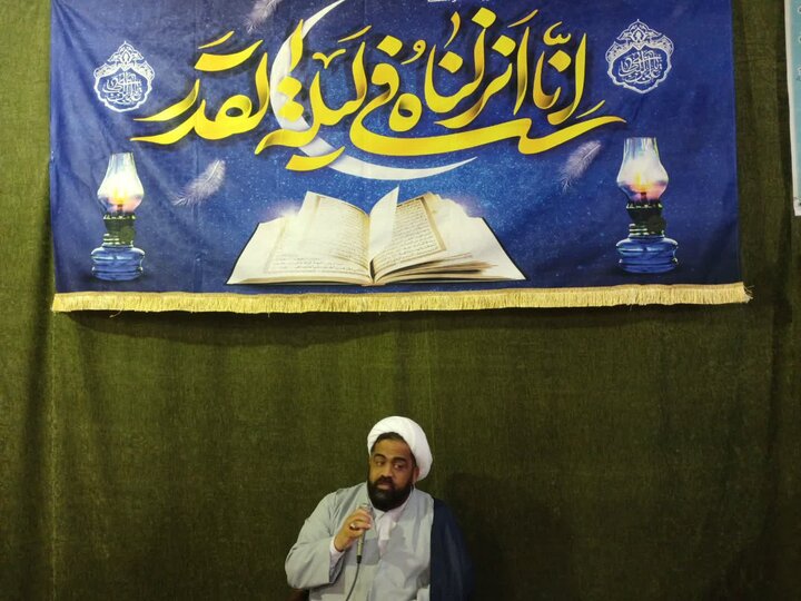 نمازجماعت و افطاری ساده در شهداد