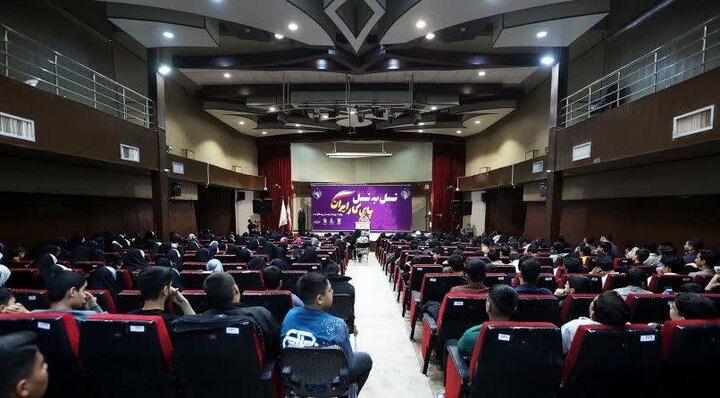 تصاویر/ نشست نوجوانان سیرجانی با سردار حاج حسین یکتا