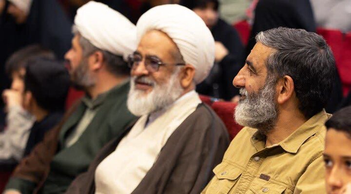 تصاویر/ نشست نوجوانان سیرجانی با سردار حاج حسین یکتا