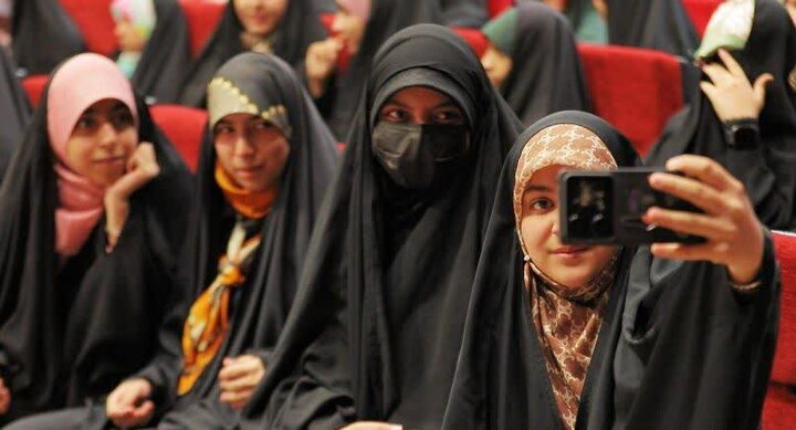 تصاویر/ نشست نوجوانان سیرجانی با سردار حاج حسین یکتا