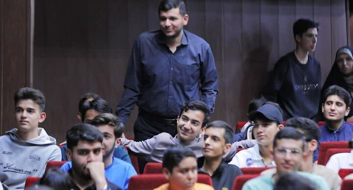 تصاویر/ نشست نوجوانان سیرجانی با سردار حاج حسین یکتا