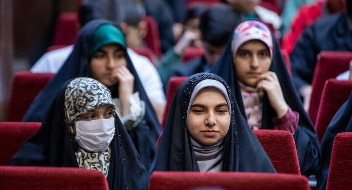 تصاویر/ نشست نوجوانان سیرجانی با سردار حاج حسین یکتا