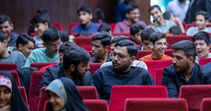 تصاویر/ نشست نوجوانان سیرجانی با سردار حاج حسین یکتا