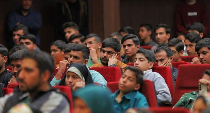 تصاویر/ نشست نوجوانان سیرجانی با سردار حاج حسین یکتا