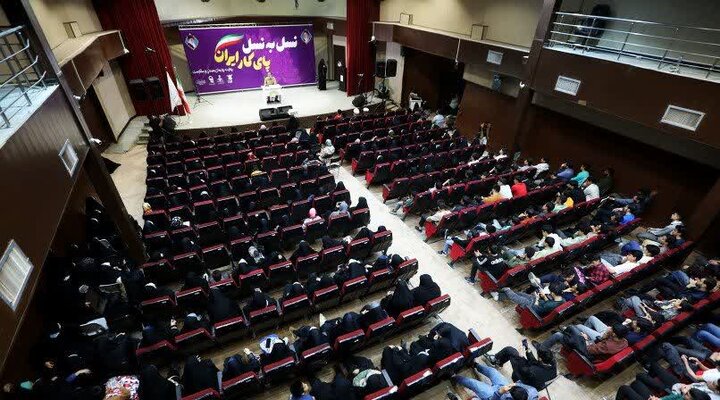 تصاویر/ نشست نوجوانان سیرجانی با سردار حاج حسین یکتا